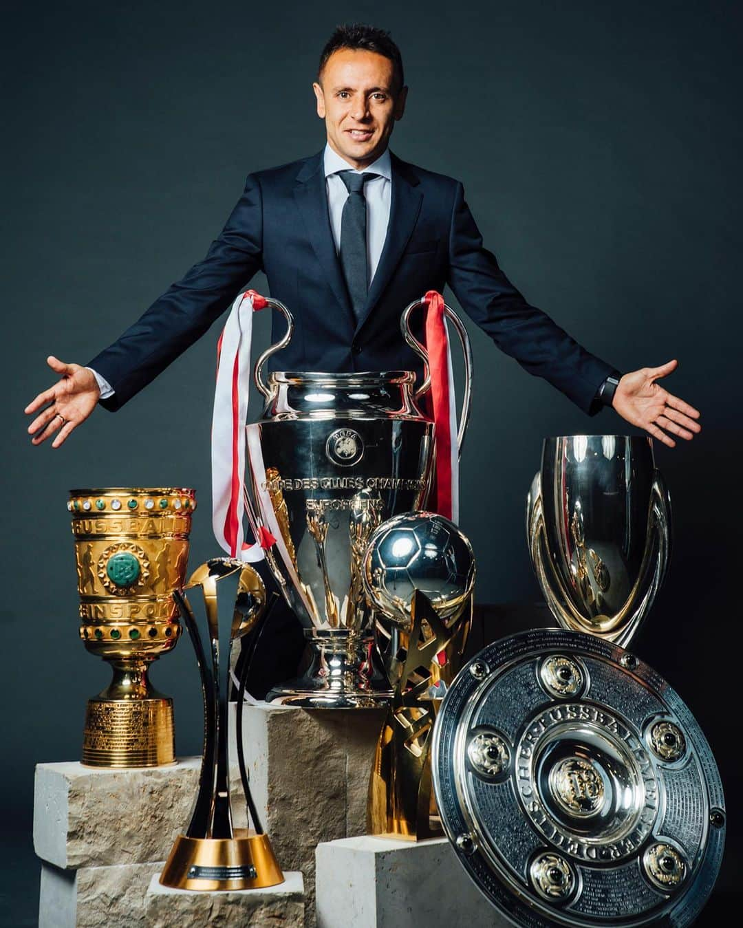 マルシオ・ラファエウ・フェレイラ・デ・ソウザのインスタグラム：「Alles gute zum Geburtstag @fcbayern 123 Jahre… ❤️🏆🎂🎉⚽️ Happy birthday @fcbayern 123 years… #BayernMünchen #MiasanMia  #FCBIchliebedich」