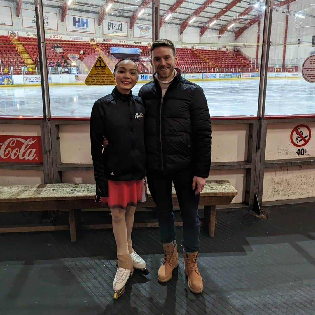 Phil Harrisさんのインスタグラム写真 - (Phil HarrisInstagram)「Another comp, another proud coach moment! 2nd for @sofia_skatesndance in her first intermediate Novice event! Lots to work on going forward but a fantastic start showing your hard work and positive attitude is taking you forwards 👏🏼🙌🏼 Well done and good luck to the @nat_ice_centre team this week!! 💪🏼  #proud #proudcoach #teamwork #hardwork @sophie_skating_coach @tc_coaching_figureskating」2月28日 4時13分 - phil1harris