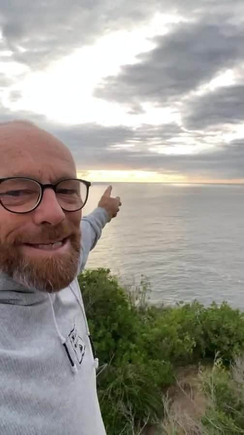 クイックシルバーのインスタグラム：「Thank you🙏🏼all who practiced with us this morning…  “Stage One” Meditation attending to our breath with a five minute subtle breath sequence to bring us into stillness.  #sunrise #breathe #stillness #meditation #wave #ocean」