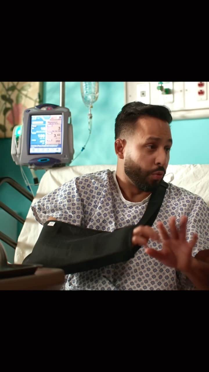 Anwar Jibawiのインスタグラム：「Arab hospital visits…」