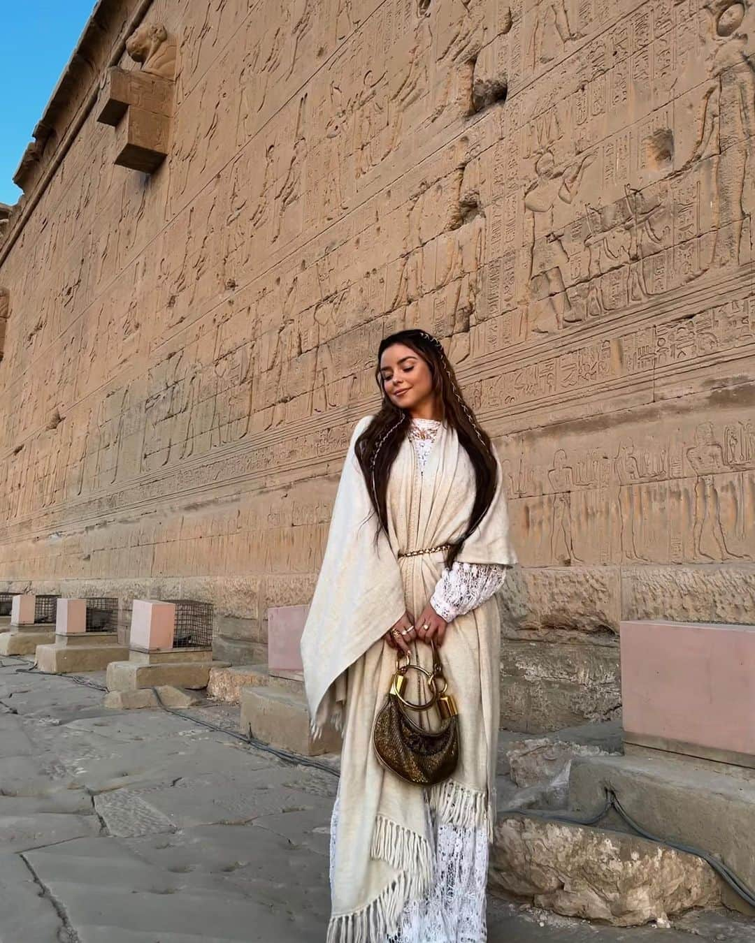 デミ・ローズさんのインスタグラム写真 - (デミ・ローズInstagram)「Infinite inspiration. 🤍 Dendera Temple. The Temple of Hathor. This was one of the most beautiful places I have ever visited.  I loved it. This temple felt very emotional for me. The sick would come here for healing. Women for fertility. It was worshiped since pre-dynastic times and also represented love, beauty, eroticism, used to celebrate music and joy. Thank you to my Wonderful teacher @isis_indriya for sharing all of your wisdom of Ancient Egypt. What an honor, a blessing and such an incredible way to start my year.  I would like to host my own trip back to Egypt again next year.  Who’s with me? ✨」2月28日 5時17分 - demirose