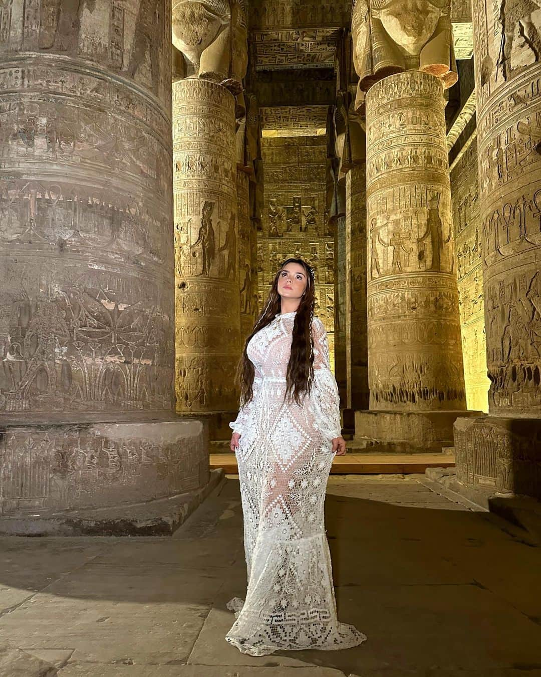 デミ・ローズさんのインスタグラム写真 - (デミ・ローズInstagram)「Infinite inspiration. 🤍 Dendera Temple. The Temple of Hathor. This was one of the most beautiful places I have ever visited.  I loved it. This temple felt very emotional for me. The sick would come here for healing. Women for fertility. It was worshiped since pre-dynastic times and also represented love, beauty, eroticism, used to celebrate music and joy. Thank you to my Wonderful teacher @isis_indriya for sharing all of your wisdom of Ancient Egypt. What an honor, a blessing and such an incredible way to start my year.  I would like to host my own trip back to Egypt again next year.  Who’s with me? ✨」2月28日 5時17分 - demirose