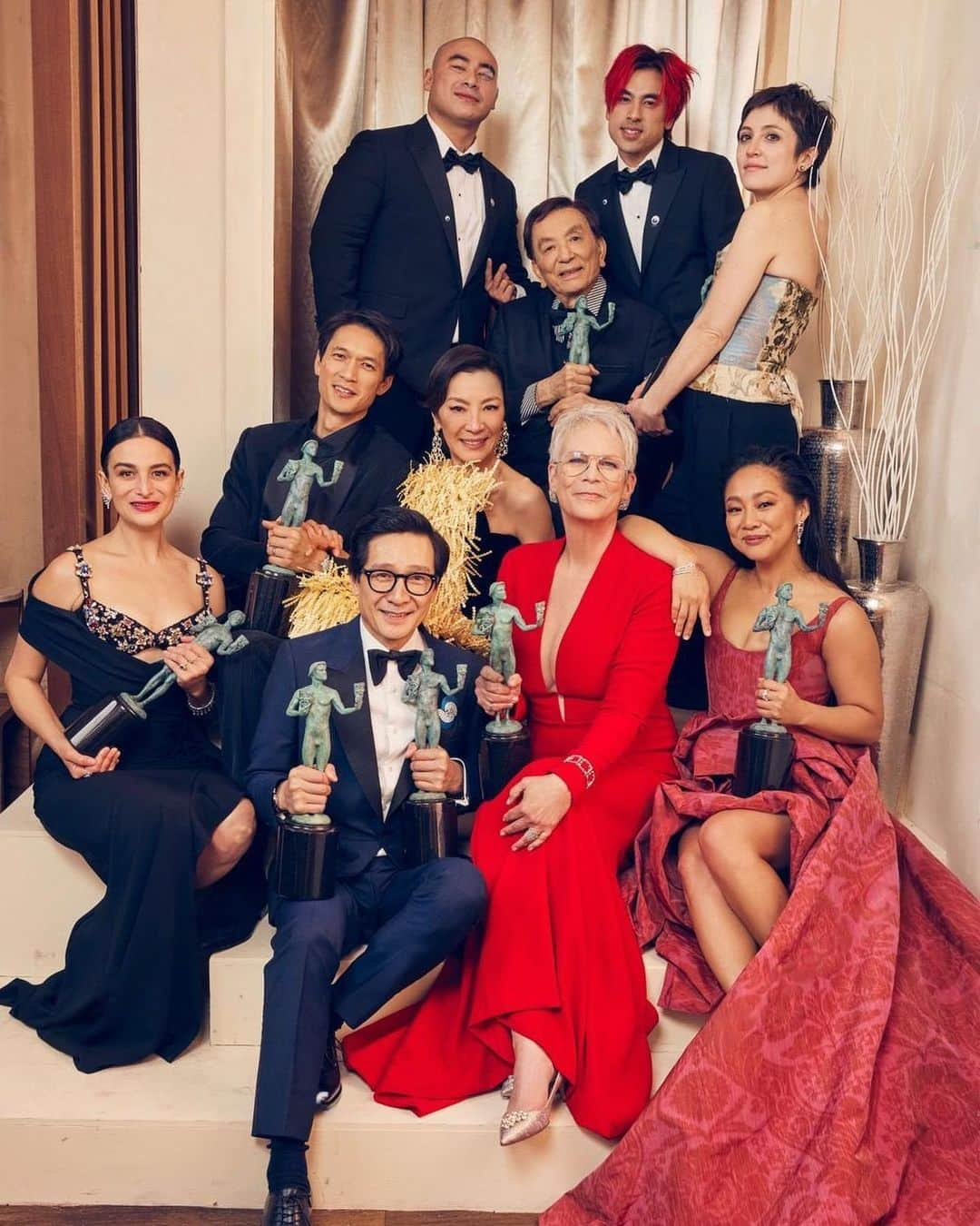 ハリー・シャム・ジュニアさんのインスタグラム写真 - (ハリー・シャム・ジュニアInstagram)「James Hong. 94. Wow. Speech was 💯 and feeling like 1001 last night. Thank you @everythingeverywheremovie for letting the 🦝 and I along for the ride. History made with the best group of friends. Got to help make the statutes a few years back 🔨 so it all feels bageleeeeee. Amazing to witness @thejameshong give the most incredible @sagawards speech with several mic drops in between 🙏🏼 THANK YOU to all the  @sagaftra members who voted for this fam!!! (my crop game is zero tho 🤦🏻‍♂️)  Stylist: @warrenalfiebaker  Suit: @giorgioarmani  Kicks: @jimmychoo  Watch: @omega」2月28日 5時57分 - harryshumjr