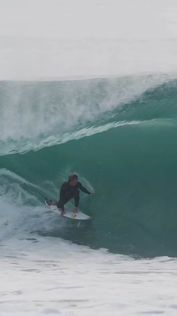 五十嵐カノアのインスタグラム：「I wasn’t expecting to get barreled today, but yeah, woohoo 😁」