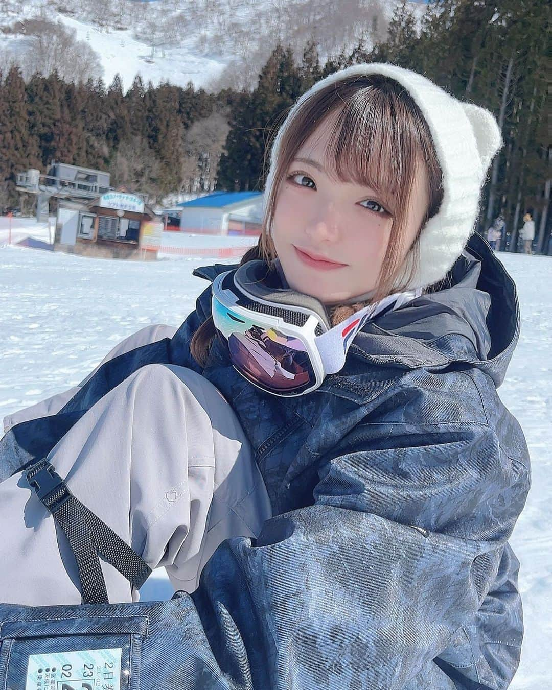 岩崎春果（るちゃまる）のインスタグラム：「. 全部雪のせいだ❕🤍」