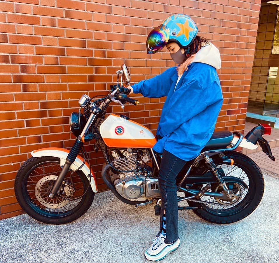 彩南(Ayana)さんのインスタグラム写真 - (彩南(Ayana)Instagram)「実はバイク乗り🙋‍♀️❤️ この子とお別れしてもうすぐ一年🏍🥺  #beatbox #humanbeatbox #beatboxer  #music #sk8fashion #dancer #workout  #sexy #beatpia #fitnessgirl #skateboard #sk8 #fitness #hiphop #sk8girl #femalebeatbox #streetfashion  #femalebeatboxer #コーデ#グラビア#ビートボックス #女性ビートボクサー#ダンサー」2月28日 18時00分 - ayana_beatpia