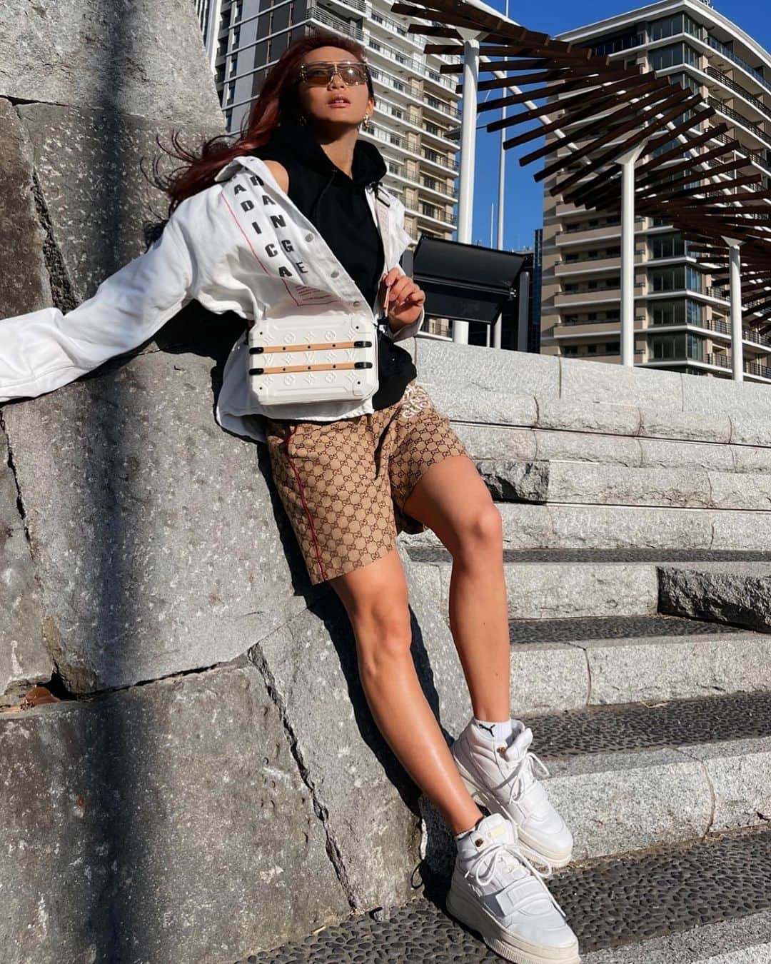 Aya（小山内あや）のインスタグラム：「今週は暖かいらしい😌☀️ 春の気候、嬉しいはずなのに。。 私の春の天敵、花粉が暴れまくるだろな🤧⚡️⚡️ 今夜は鼻うがい👃🚿🫧」