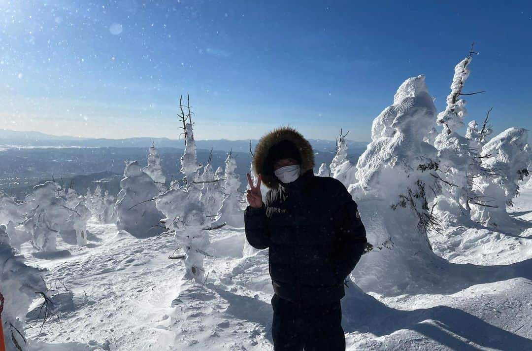 川井歩さんのインスタグラム写真 - (川井歩Instagram)「念願の樹氷を観に行ってきました⛄️ 頂上寒すぎたけど行ってよかったです！ 次のオフはどこに行こうかな🤔 #山形　#樹氷　#まだまだ巡るぞ山形県」2月28日 18時41分 - s.h.ayumu8