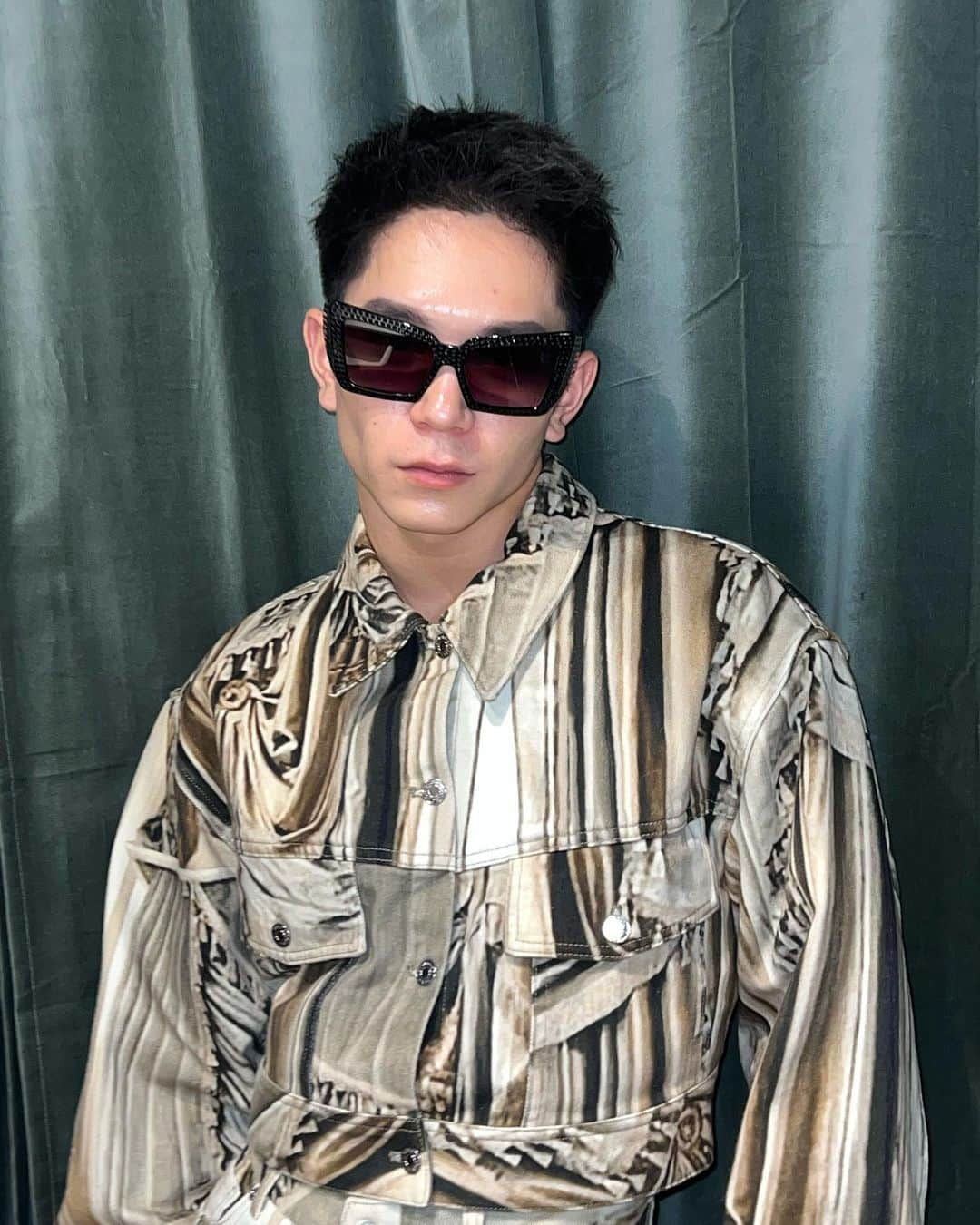 くろがねのあのインスタグラム：「🕶🕶🕶 H&M STUDIOのオープンハウスにお邪魔してきました㌔ セットアップ着させてもらった！ レディースらしいけど余裕ね  #hmstudio @hm」