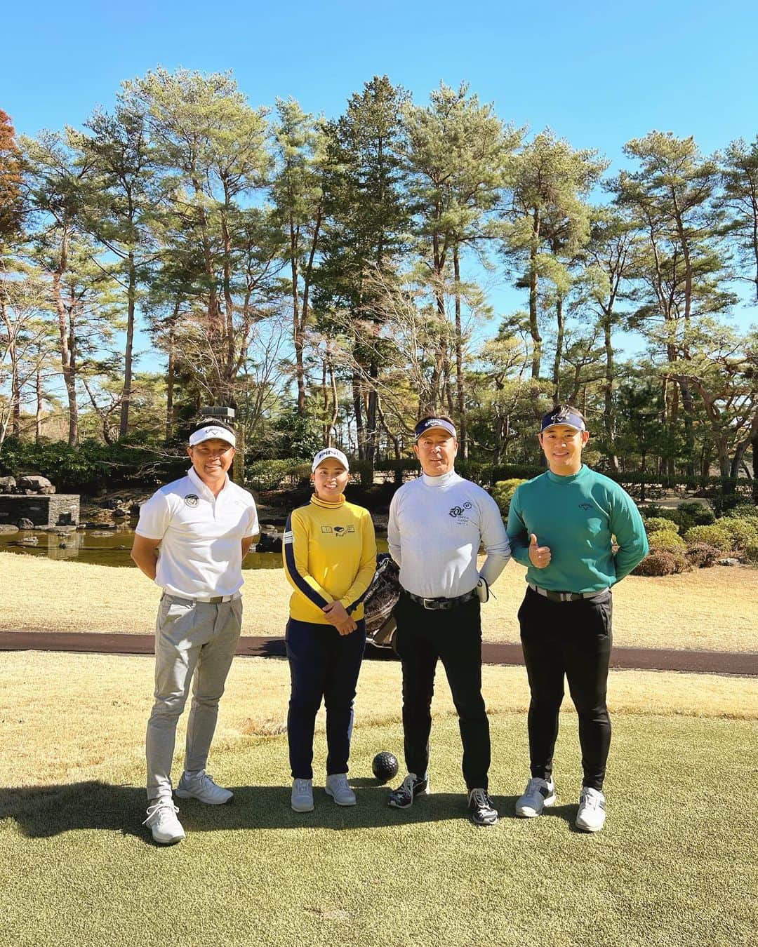 小倉ひまわりのインスタグラム：「. ⁡ 今日はサポートしていただいている、中村オートパーツ 中村社長、レーサーの松浦さん、櫻井勝之プロとゴルフでした⛳️ ⁡ ⁡ 天気も良くてゴルフ日和で最高でした☀️😎 ⁡ ⁡ #ゴルフ日和だけど #花粉日和でもある🤧🤧🤧」