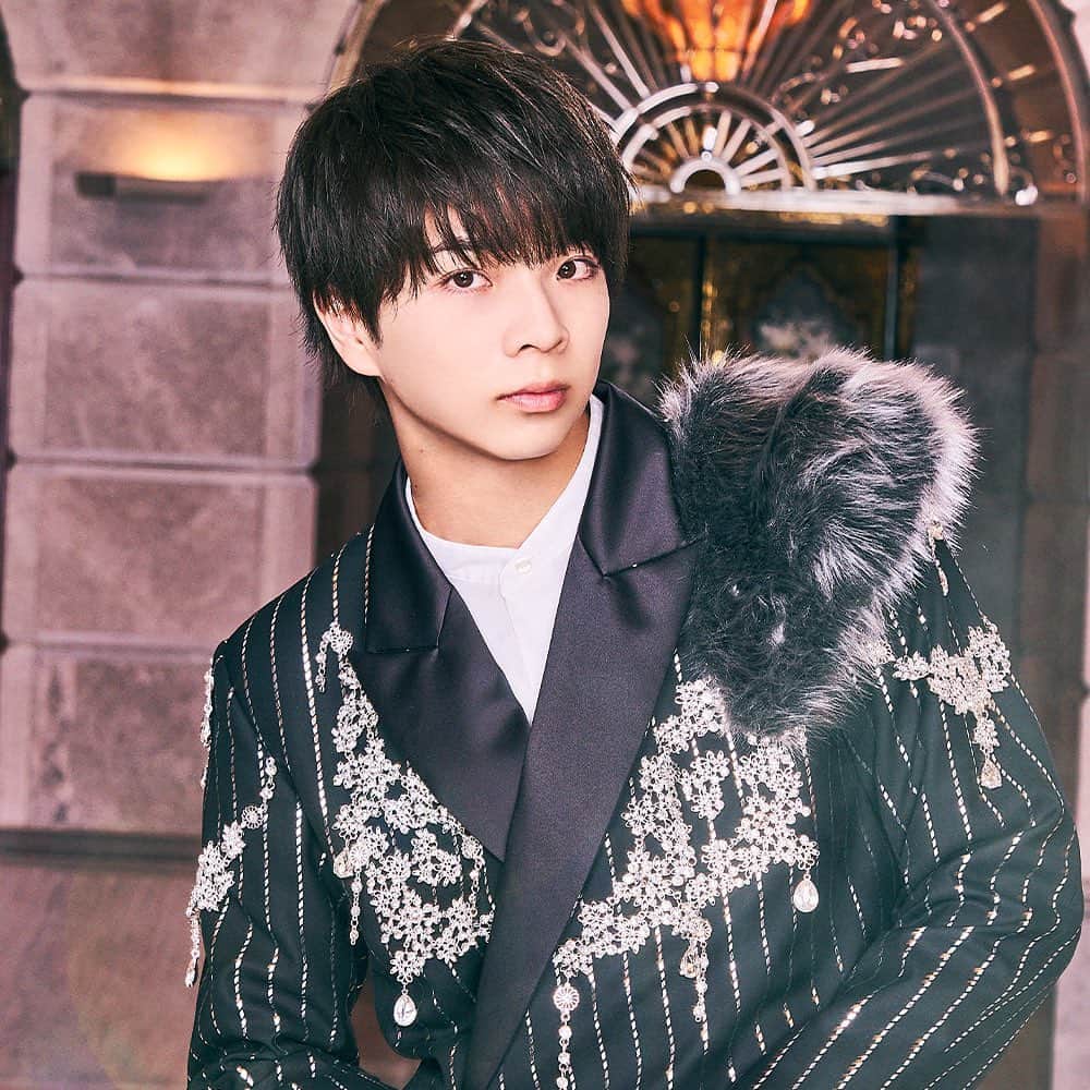 M!LKオフィシャルInstagramのインスタグラム：「□■□■  M!LK CONCERT TOUR 2023 『CHECKMATE』  ソロビジュアル♯2  #塩﨑太智 @shiozakidaichi0911_milk  #MILK #MILKチェックメイト  NEXT …♟ 3.1(wed)19:00 Solo Visual ♯3」