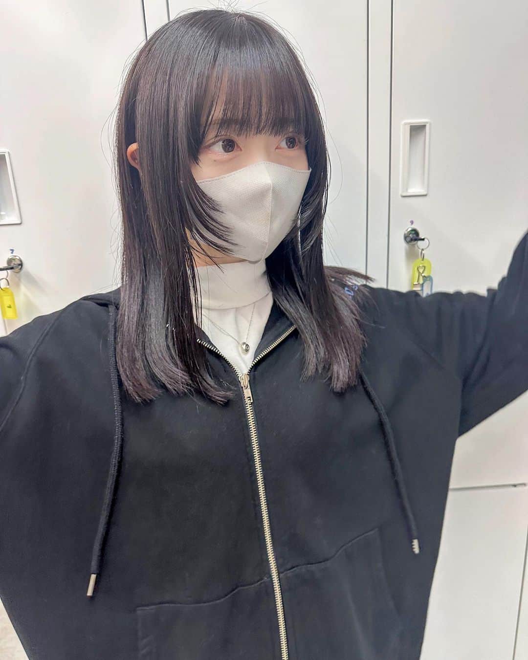 来栖りんのインスタグラム：「顔周りウルフ🐺っぽくしてもらっちゃいました」