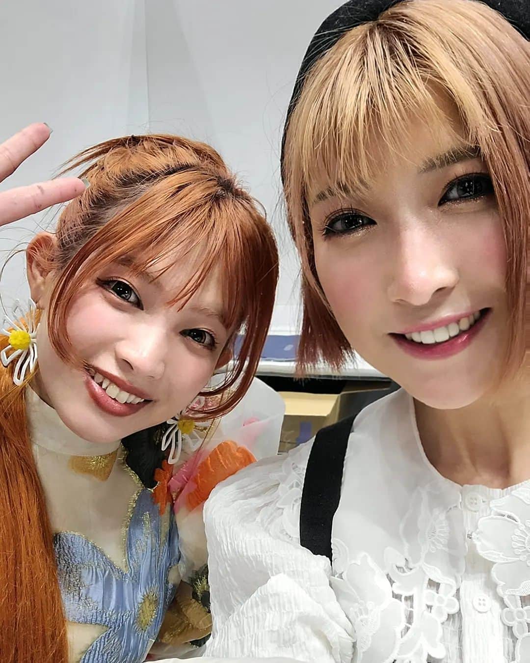 石関友梨のインスタグラム：「推しのマルコス❤︎⁡ ⁡新潟のフィッシングショーに来るという事で会いに行ってきました✨⁡ ⁡⁡ ⁡私は釣りは全然下手くそでだけど⁡ 🐟⁡食べるのはプロなのです⁡…知らんけど🤣⁡⁡ ⁡⁡ なんやかんや釣り道具も買ってみたけど⁡ ⁡全然詳しくないから⁡デザインで選んじゃったり ⁡ 昔釣りボーイだったはじめちゃんを誘ったら「行かねー」⁡って何故か断られ、今金沢に居るはじめちゃんのお父さんを誘えば良かったなと後悔😂⁡ ⁡⁡ ⁡とりあえずマルちゃんに会えた私は⁡ ⁡緊張して、てんてこ舞いになり⁡、鼻息荒いし、キモキモだった😂⁡⁡ ⁡⁡ それでも笑顔で話してくれて⁡ ⁡ありがとうでした😍⁡ ⁡⁡ ⁡いつかコラボ出来ることを夢みて🐟✨⁡ ⁡⁡ ⁡そして、偶然にも村田基(はじめ)さんという⁡釣り界の神様✨⁡⁡⁡ ⁡ ⁡ #新潟フィッシングショー #マルコス #村田はじめ #釣り #釣りガール ⁡ ⁡」