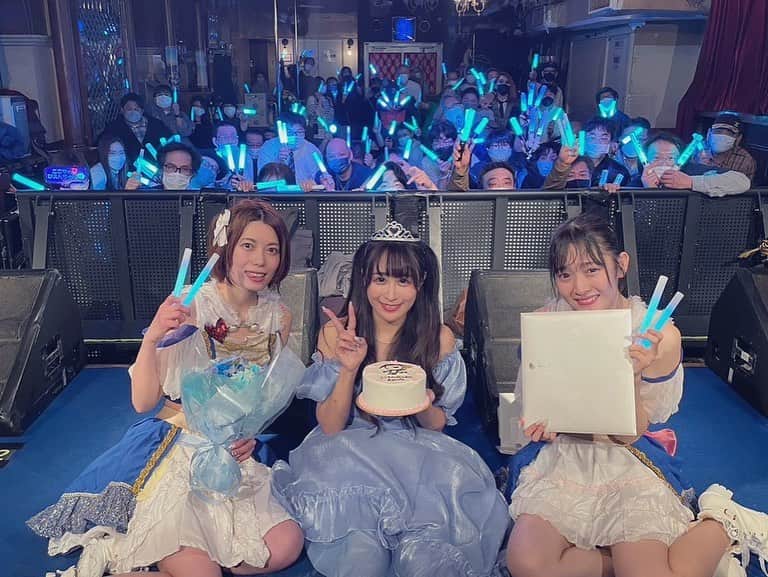 のインスタグラム：「2023.2.26 きっと、これが世界？単独公演 丸瀬こはる生誕祭 〜ここちゃぴえんちゃん、おめでとう！〜  フロアを海にしてくれてありがとう🫧🫧🫧  絶対忘れない光景だよ♡  #アイドル #地下アイドル #生誕祭 #丸瀬こはる #ここちゃぴえんちゃん #ここちゃ可愛いぴえ」