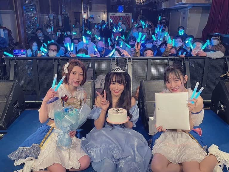 丸瀬こはるのインスタグラム：「2023.2.26 きっと、これが世界？単独公演 丸瀬こはる生誕祭 〜ここちゃぴえんちゃん、おめでとう！〜  フロアを海にしてくれてありがとう🫧🫧🫧  絶対忘れない光景だよ♡  #アイドル #地下アイドル #生誕祭 #丸瀬こはる #ここちゃぴえんちゃん #ここちゃ可愛いぴえ」