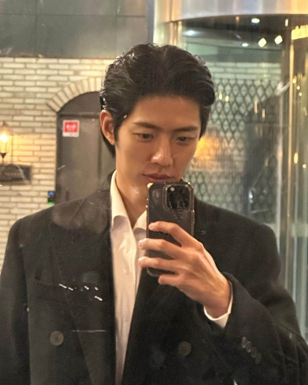 ソンヨルさんのインスタグラム写真 - (ソンヨルInstagram)「🤳🏻」2月28日 10時50分 - sungyeol_827