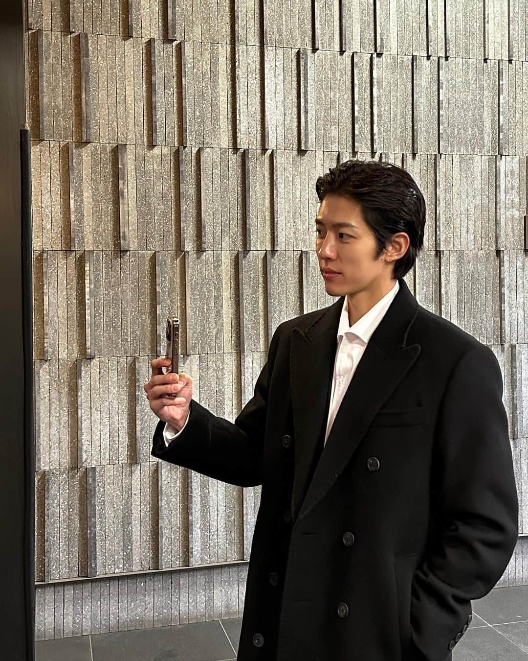 ソンヨルのインスタグラム：「🤳🏻」