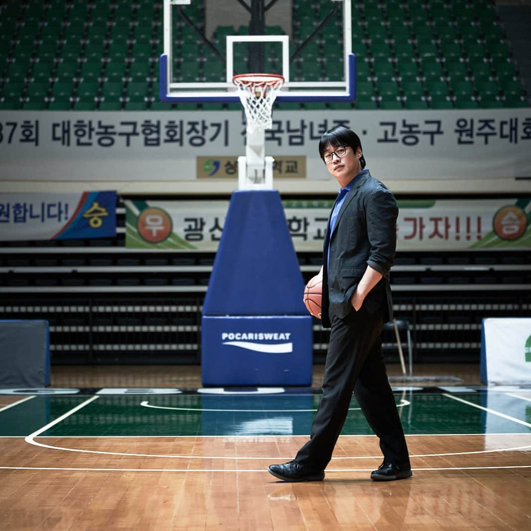 アン・ジェホンのインスタグラム：「신임코치 강양현 코치입니다 ⛹️‍♂️⛹️‍♂️  #리바운드 #REBOUND 4월대개봉! 🏀」