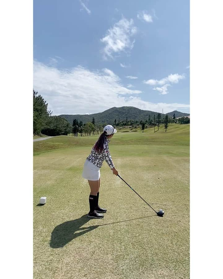 照山亜寿美のインスタグラム：「1週間の沖縄合宿が終了しました⛳️  3.4年ぶりにお会いできた方など凄く充実した時間を過ごすことができました🙇‍♀️✨  @athletegai 山下社長 練習に付き合ってくれた @furuyayuuka  関わってくださった皆様 本当にありがとうございました🙇‍♀️✨  良い開幕を迎えられるよう頑張ります🫡🔥  #アスリート街ドットコム  #沖縄合宿 #ゴルフ #沖縄ゴルフ」