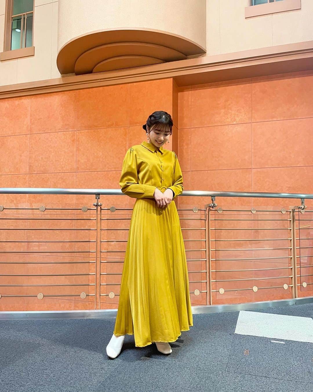 日向未来さんのインスタグラム写真 - (日向未来Instagram)「yellow 🌼  . ♛スタジオ衣装♕  ワンピース @wildlily_daikanyama  #tbs #王様のブランチ #日向未来 @mirai_hinata.official」2月28日 11時52分 - mirai_hinata.official