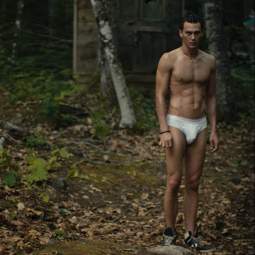 カーター・スミスのインスタグラム：「Who knew #HORRORHUNKMONDAY was a thing? Love that Cooper is todays choice on @rabbitinredblog  🐛 Shoutout to @robyounkers who delivered the PERFECT look seen here (and so many more) for the film. 🐛 🐛  . . #SWALLOWED by @all_the_dead_boys」