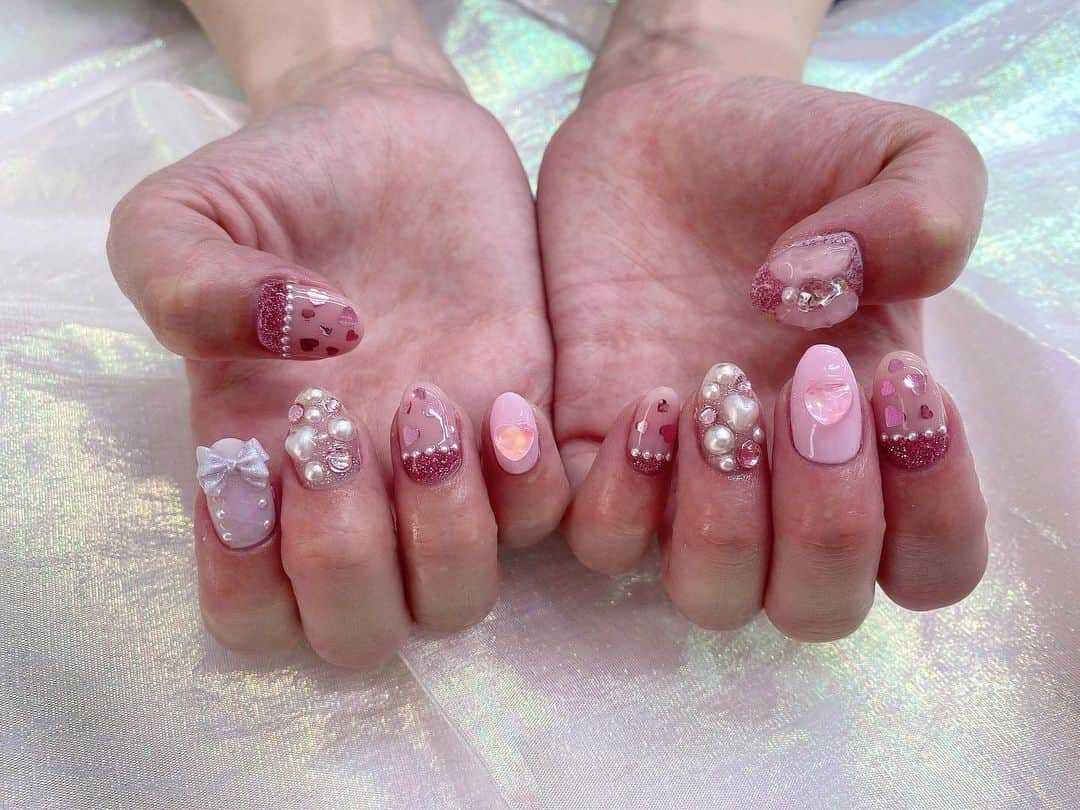 亀田ゆかりのインスタグラム：「. . ピンクネイル . . #ネイル #リボンネイル #ピンクネイル」