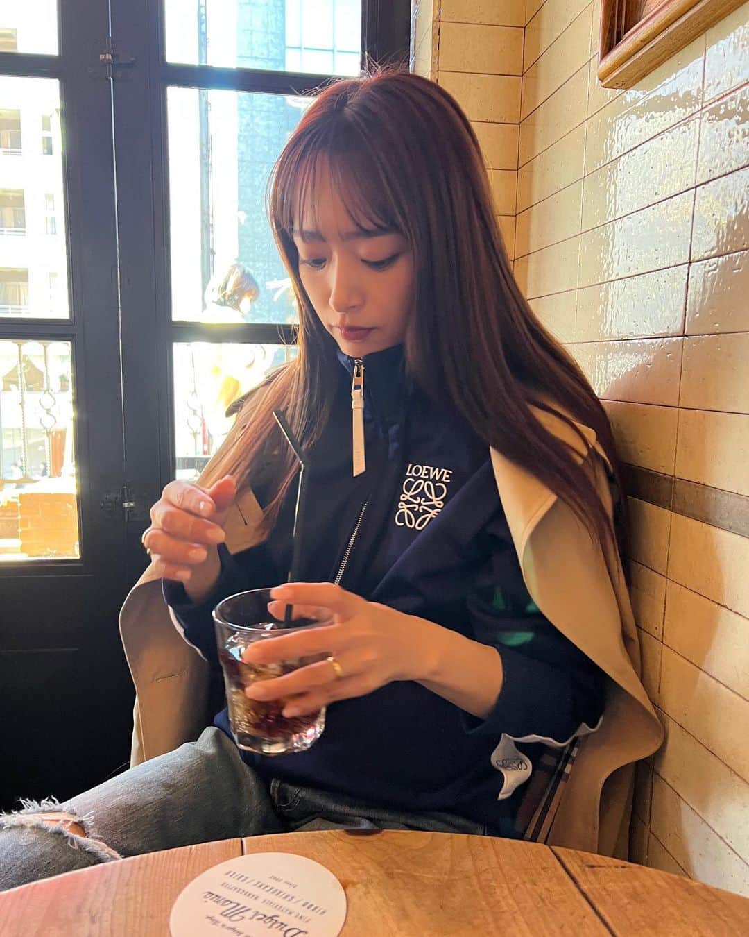 近藤千尋のインスタグラム：「あたたかくて最高！🌸💕 幸せな日🥰 心もお外もぽかぽかね🤍  残りの今日も素敵に１日に✌️✌️✌️  娘に ママ、イカゲームの撮影？ って言われた服☺️笑」