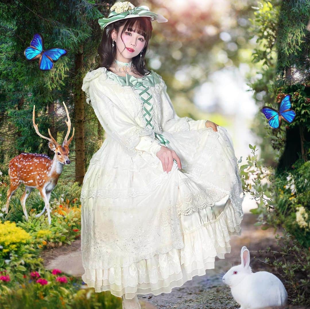 深澤翠さんのインスタグラム写真 - (深澤翠Instagram)「スカーレットオハラみたいな ドレスを着られて嬉しい♡  @ronronlolita で取り扱っている 鈴蘭の花刺繍ドレスです👗💐  #lolitafashion  #ronronlolita」2月28日 13時34分 - midorifukasawa