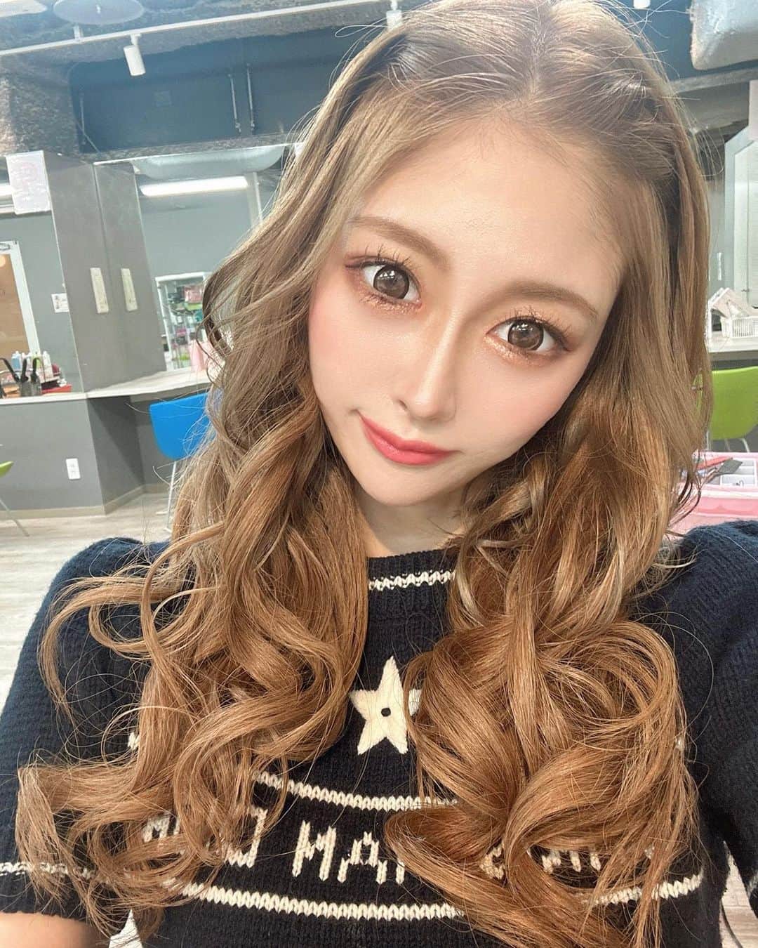 貴咲モエカのインスタグラム：「髪型かわいいいい🎀❕  冬は嫌いだけど冬晴れは好きだから今日の天気は🙆‍♀️ 早く春にならないかなあ🌸 今年は色んなことをしたいんだ たくさんお外に連れて行ってくださいね」