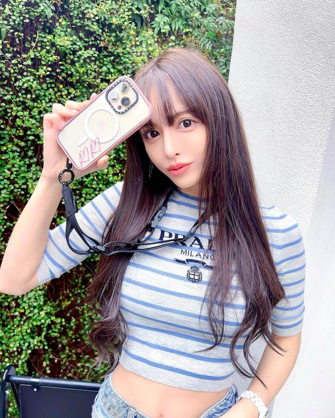 ririのインスタグラム：「携帯やっと変えました😂 遅すぎてゴメンなさい🙏🙄 アタシの携帯ケースはほぼ @casetify_jp のだよ📱♥️  Newケースは "マットバンパーインパクトケース" めちゃかわいいね☺️ カスタムできるから 名前いれました✨ 移動中も楽だから、 スマホショルダーストラップもGET🐻✌️ クリアケースはスリムで軽いのに 落としても割れない耐衝撃性の素晴らしさ😫👏 カバー絶対つけた方いいよ😭 マジちょっと落としただけで 割れるから😢💦 あと、スマホショルダーあると 両手が使えて便利だし なくさなくていいよね😂🌼 fashionのアクセサリーとしても デザイン性高いからお洒落なのが @casetify_jp さすがなんだよね💫🐰🌈  今回特別に🌈 @casetify_jp で使える 15%OFFのプロモコード いただいたのでぜひ使ってね✌️ 🔻🔻🔻 『15RIRI』  可愛いコラボもあるし、 カスタムできるから自分だけの オリジナルカバー作ってみてね💓 人とかぶらないしいいよ🤞✨  #CASETiFY  #プロモーション #ShowYourColors #iPhone14 #スマホショルダー」