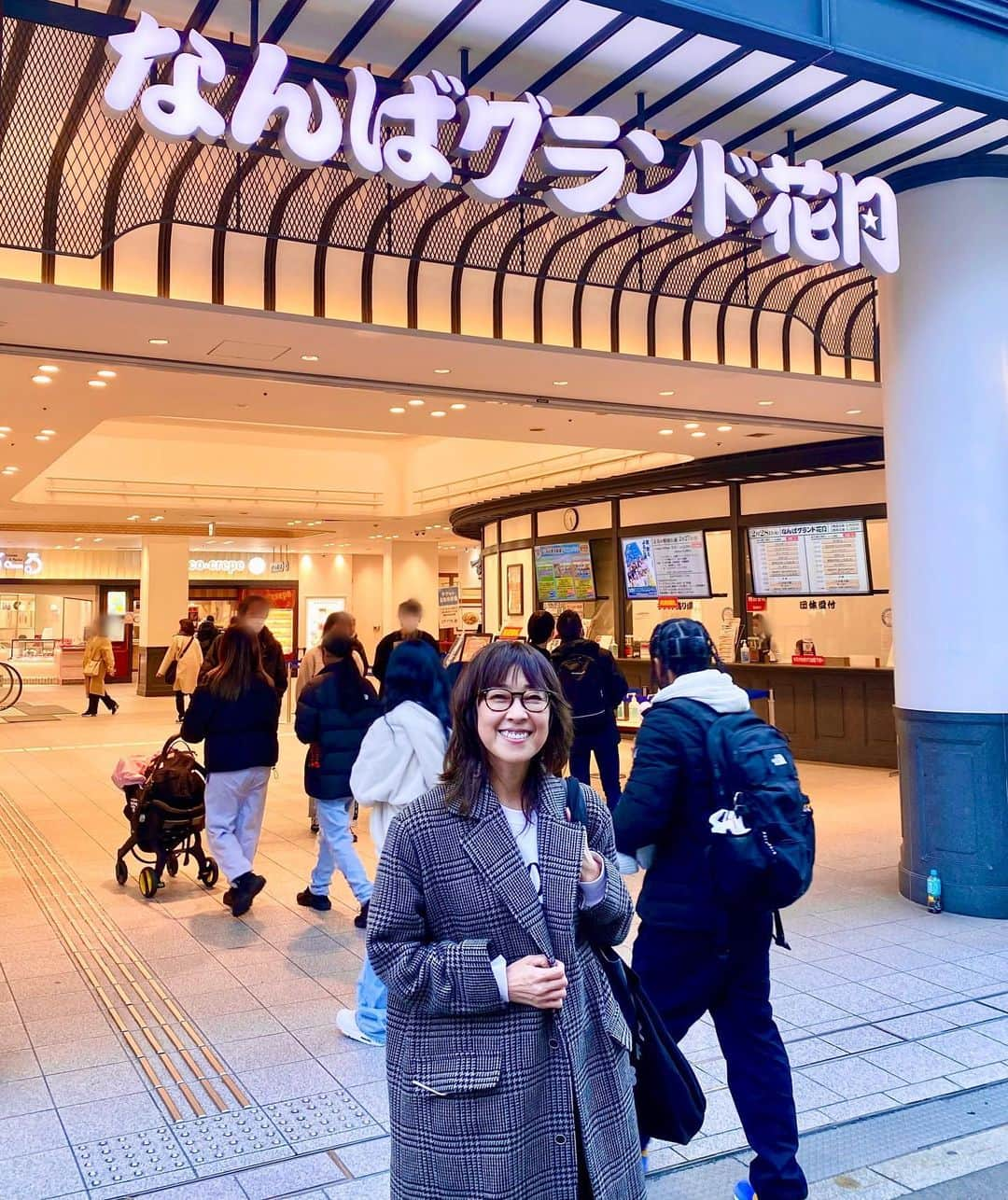 小西美穂のインスタグラム：「またまた観てきました〜🤣 ⁡ バイク川崎バイクのBKBって知ってますか？？ はじめてみたんですが、超おもしろくて爆笑でした😆 ⁡ やっぱり劇場でナマで観るのはいい！ 芸人さんと会場との一体感が味わえて よきですー💕 ⁡ #こんなんなんぼあってもいいですからね #なんばグランド花月 #よる公演」