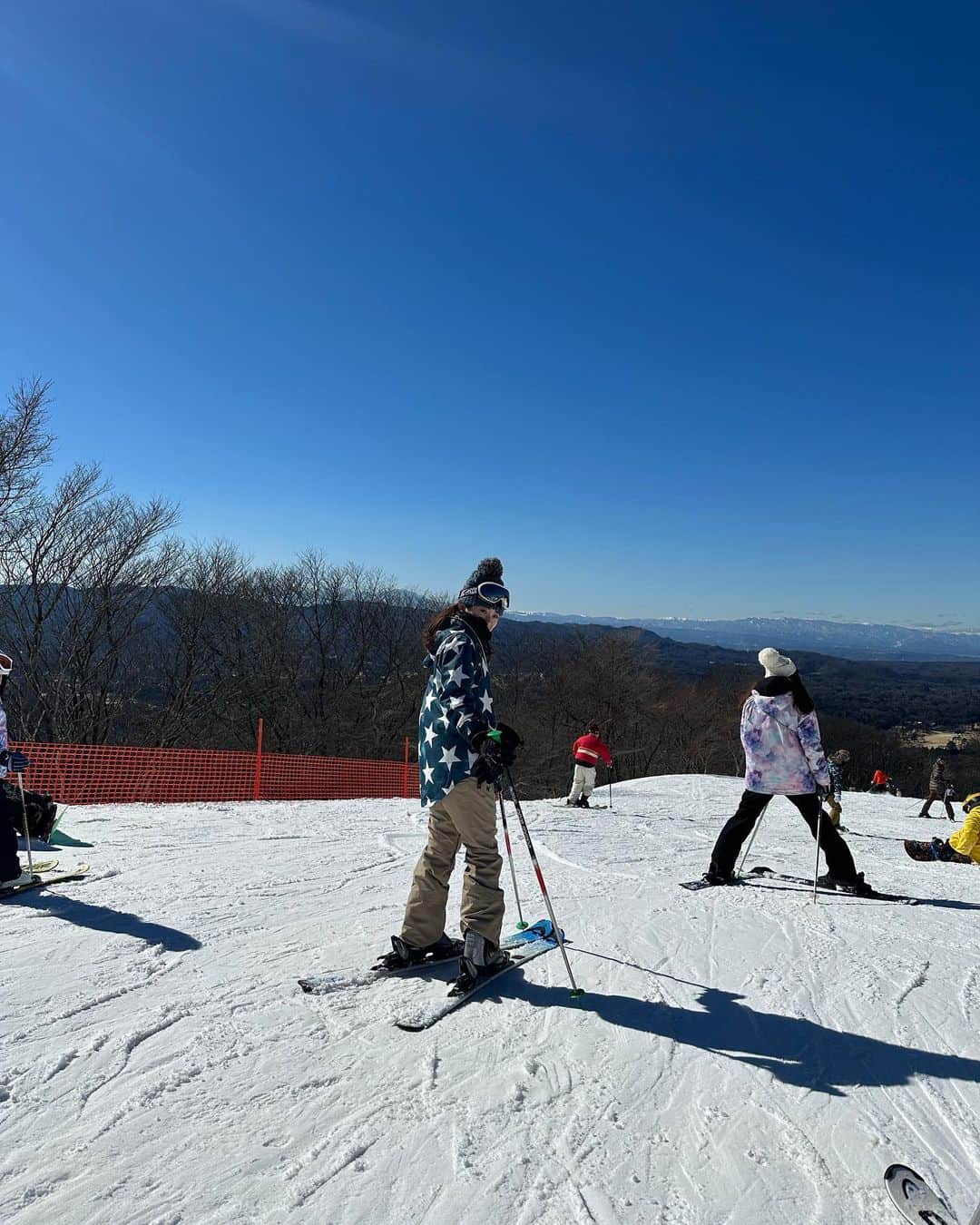 高野桃子さんのインスタグラム写真 - (高野桃子Instagram)「2月が終わる前に投稿今年も行けました⛷スノボもスキーもある一定のレベルから一向に上達しない(笑)きっと５歳の頃とおんなじ出来。幼少期からスキーやらキャンプやらアウトドアにガンガン連れてってくれた親と幼なじみ家族には本当感謝！  今日は最高気温20℃もあるんだね🌸  #スキー」2月28日 14時09分 - takano_sd