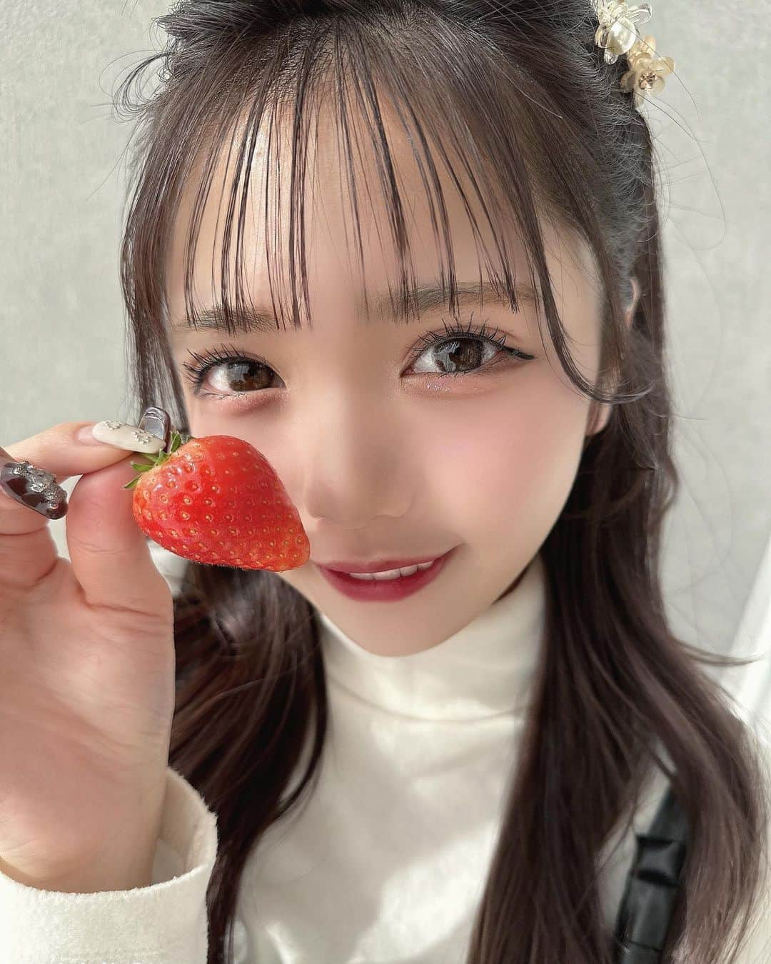 津代美月さんのインスタグラム写真 - (津代美月Instagram)「. いちご狩りいきたいー、＾• ·̭ •̥＾🍓🥛  今回も可愛く撮っていただいた ✉  CacheCacheさんのオイル大好きでずっと使ってる おすすめ可愛いヨ  #わたるマジック #表参道 #cachecache」2月28日 19時38分 - __tsushiromizuki