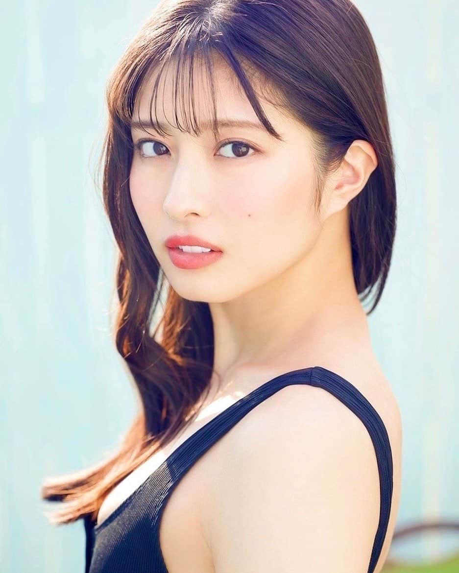 行天優莉奈のインスタグラム：「本日発売の『FLASH』1680号、巻末と裏表紙にグラビアを掲載していただきました☺️👙 初めての裏表紙とっても嬉しいです♪♪ ぜひ皆さんゲットしてくださいね♡  My gravure photos are featured on the inside and back cover of "FLASH" No. 1680, which is on sale today. Please take a look!  我的泳裝寫真在FLASH第1680期的內頁和封底都有刊登哦。希望你們喜歡!  #akb48 #yurinagyoten #drella #idol #love #instagood #instalove #fashion #beautiful #happy #art #ootd #japanesegirl #model #gravure #jepang #platinumflash #일상 #寫真 #日本 #日本女孩 #東京 #东京 #日系穿搭 #行天優莉奈 #グラビア #週刊flash」