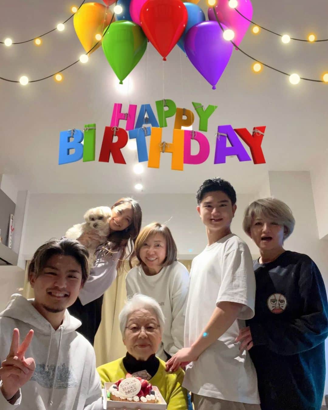 鈴木蛍のインスタグラム：「🎂Happy birthday🎉東京の弟たち👩‍👦‍👦 これから益々今後が楽しみな2人✨  #東京の家族 #family #birthday #可愛い弟」
