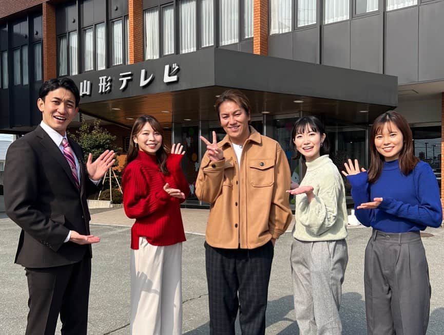 菅原智郁さんのインスタグラム写真 - (菅原智郁Instagram)「.  ／ 今年もこの季節がやってきた🍜 ＼  3/1（水）のYTSスペシャルは 「われらラーメン王国」 県民の皆さんに"とっておきの店"のアンケートをとり、ベスト30が決定しました！ わたしもその中のお店にお邪魔しましたよ☺️ .  ゲストは、 #狩野英孝 さん🌹 @kano9x   お話できた時間は少しでしたが、同じ宮城県民としてずーーっと応援していて一度はお会いしたかった方だったので、すごくすごくうれしかったです🥹✨️ （桜田山神社またお邪魔します！）  さあ、あなたの投票したお店はランクインしているのか？！ ぜひ3/1（水）午後7時～ご覧ください！！ . .  #山形 #ラーメン #つけ麺 #僕イケメン #🍜#ランキング #YTSスペシャル #われらラーメン王国 #狩野英孝 さん #宮城 #栗原市 #山形テレビ #アナウンサー #斉藤佑太 アナ #佐藤彩加 アナ #吉見真叶 アナ #菅原智郁 #のだこころ さん #服がカラフルなのはたまたま」2月28日 15時29分 - tomotomokaaaa22