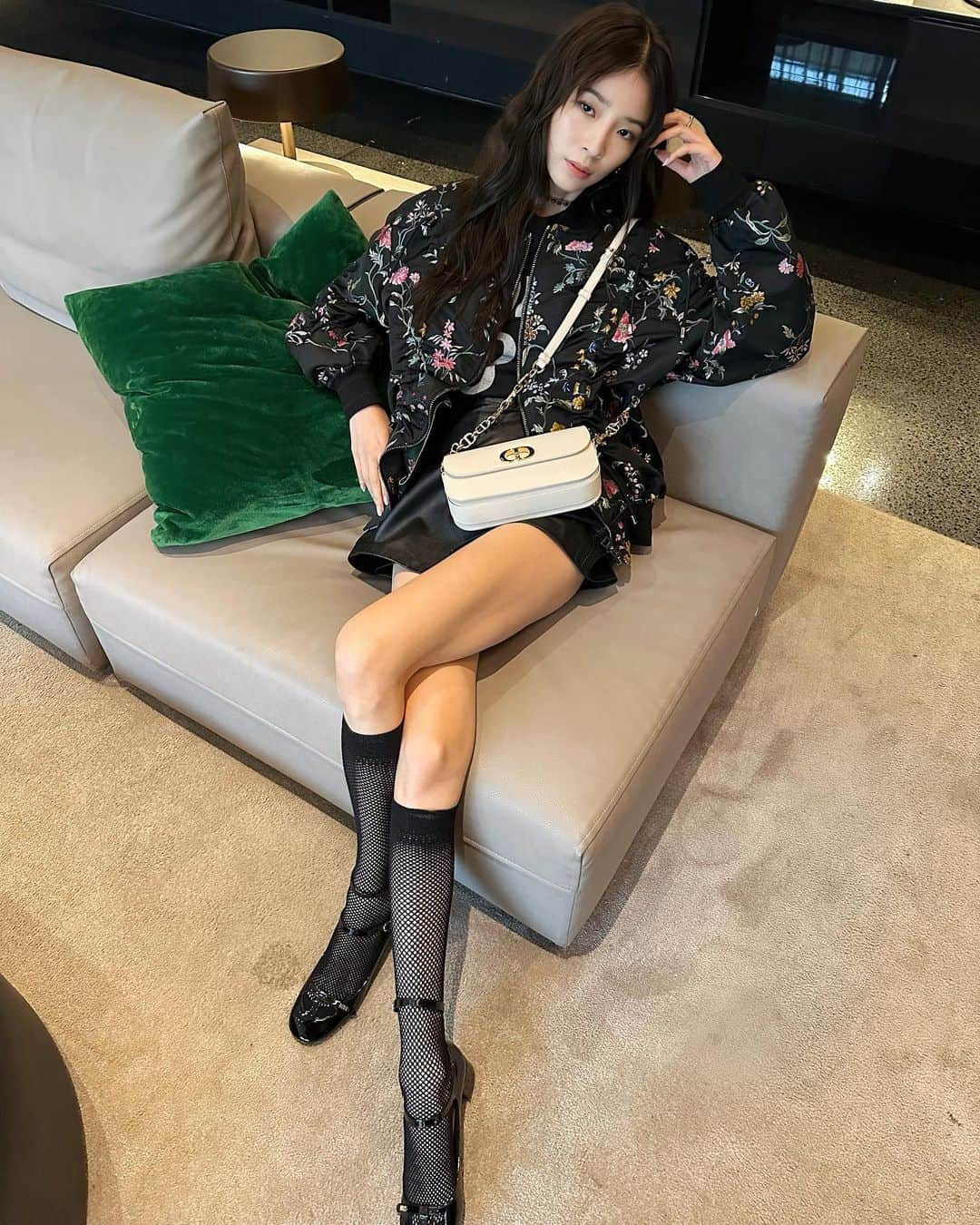 アイリーン・キムのインスタグラム：「Looking forward to the @Dior show today! 너무 기대되는 디올 AW23 쇼 오늘 2월 28일 밤 11시에 만나보세요!🖤  @MariaGraziaChiuri #광고 #Dior #DiorAW23」