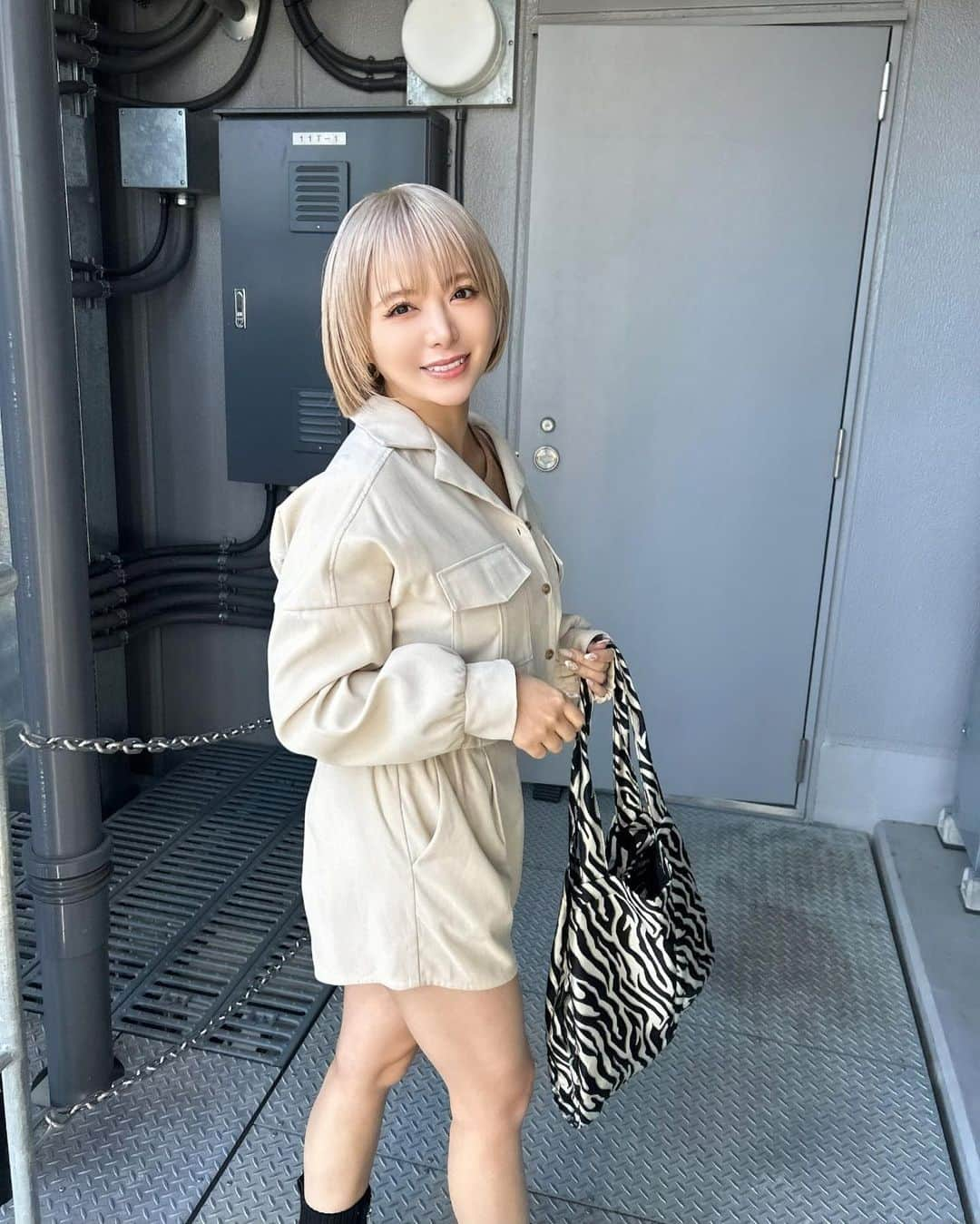 星美りかのインスタグラム：「不完全さは美しさであり 狂気は天才であり 退屈よりもばかげている方が好きです💖」