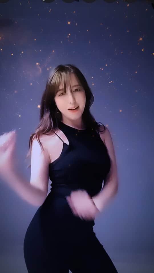 ニコラのインスタグラム：「XG "Shooting star" Left rightも踊りたいな～。  #xg #xgshootingstar #xgleftright」