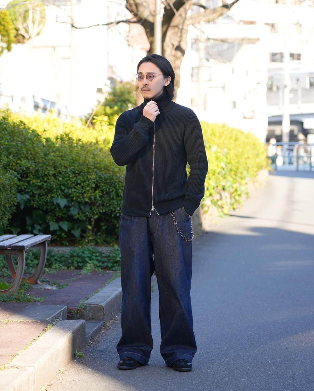 なかむさんのインスタグラム写真 - (なかむInstagram)「たまにはタイトなドライバーズニットを着たいです。01SSです。  #maisonmargiela #maisonmartinmargiela #etautz #hermes #black #denim」2月28日 17時47分 - nakamu_64