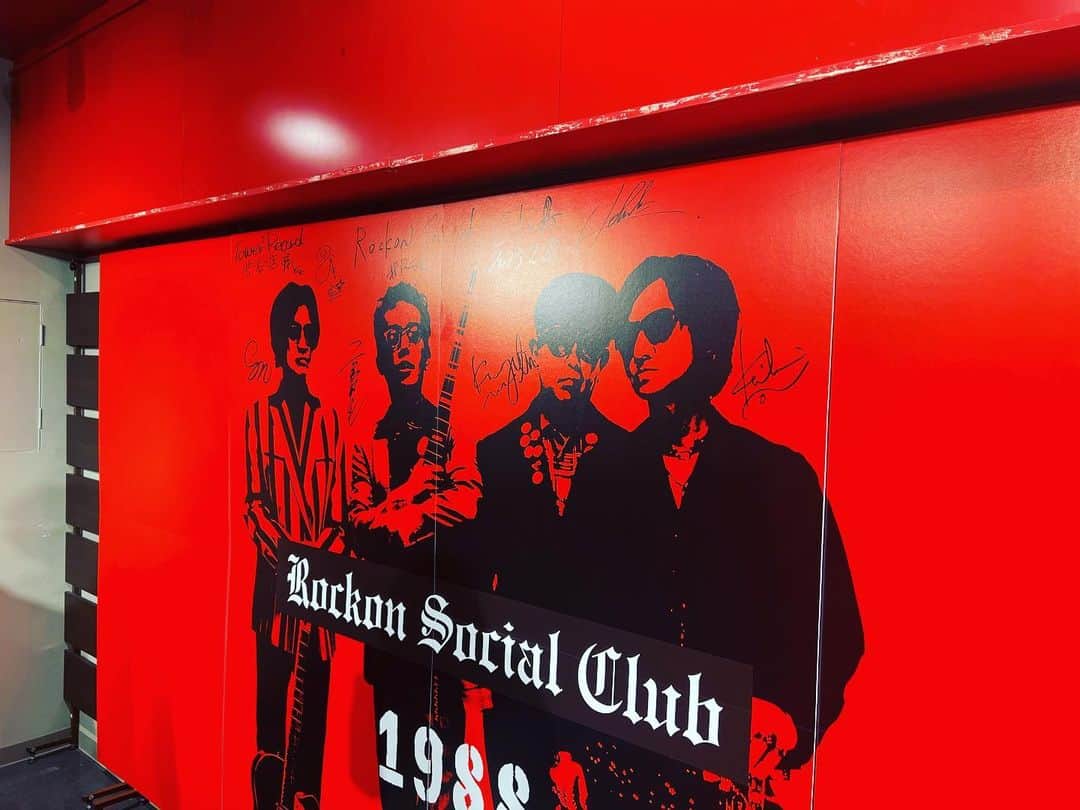 のインスタグラム：「サイン書いた！ タワーレコード渋谷店！」