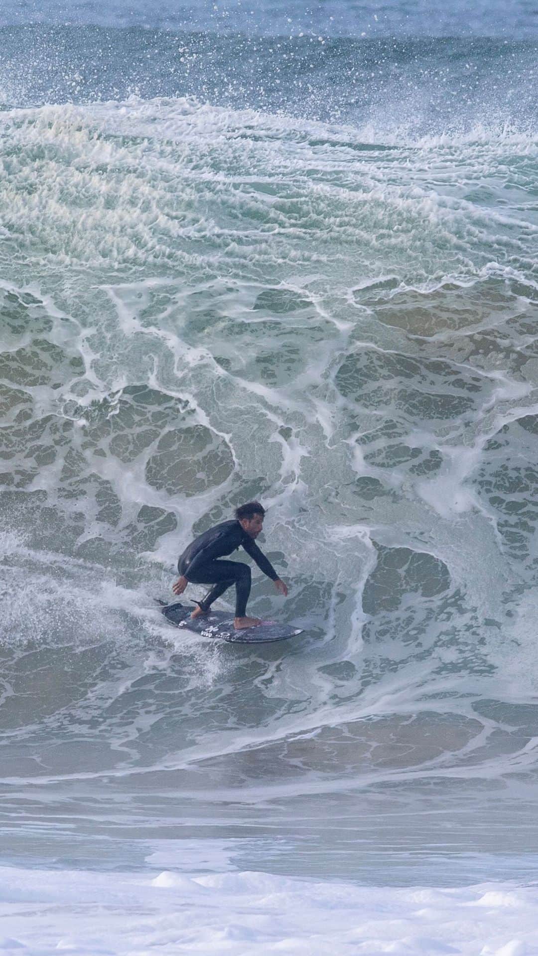 イタロ・フェレイラのインスタグラム：「Supertubos ❤️  Esse lugar tem o meu coração! 🇵🇹 #portugal   (🎥 @if15sports )」