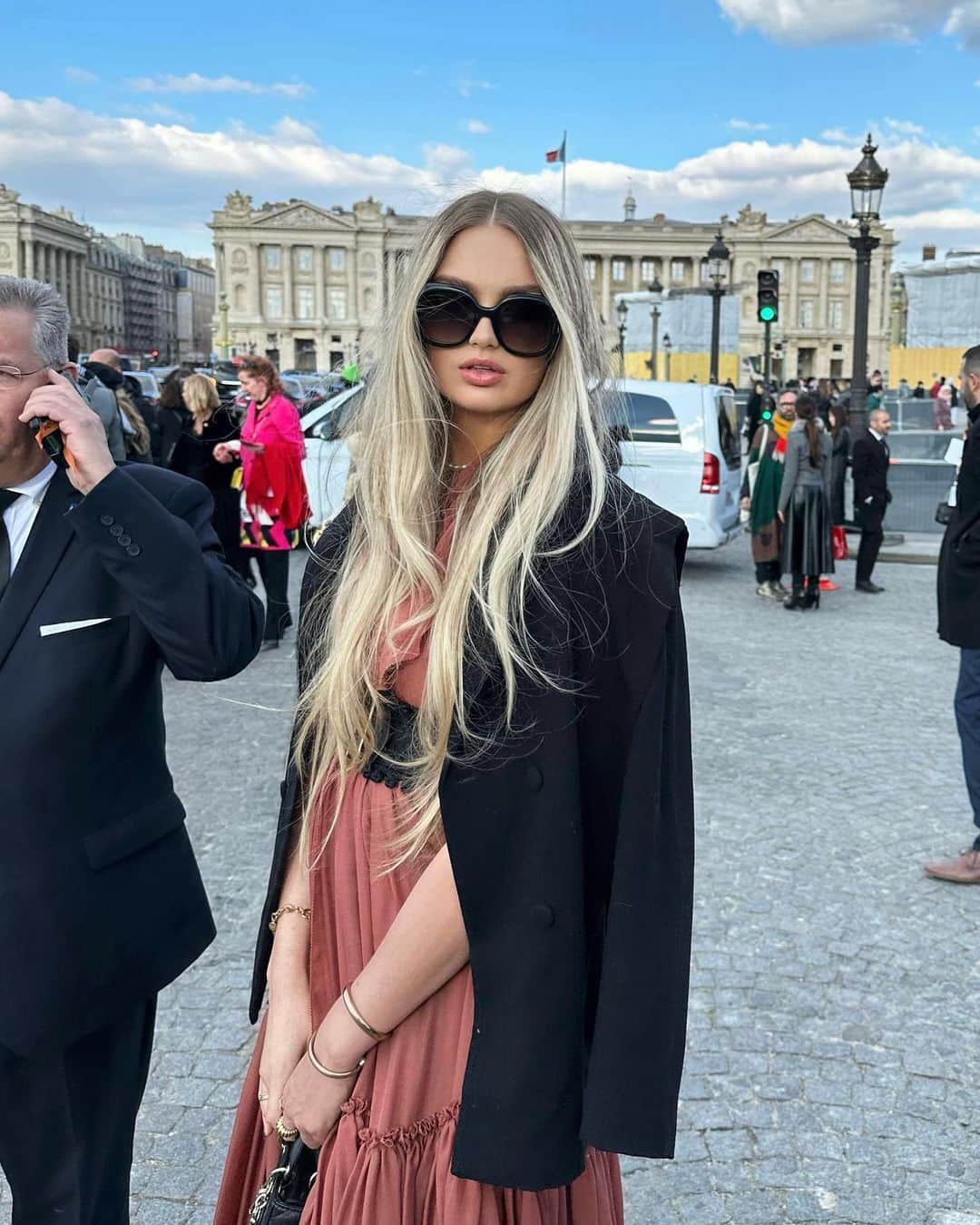 のインスタグラム：「A day in Paris w @dior 💓」