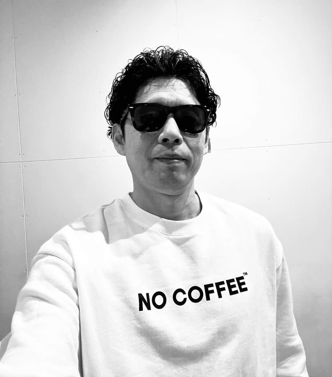 村上てつやのインスタグラム：「3月からのファンクラブツアーが迫ってまいりました！  今日は個人練習😎  ツアー目前というのに………  真剣味が足りない写真置いておきます🥺  #nocoffee   #という #コーヒー店があるのね　　  #知りませんでした」