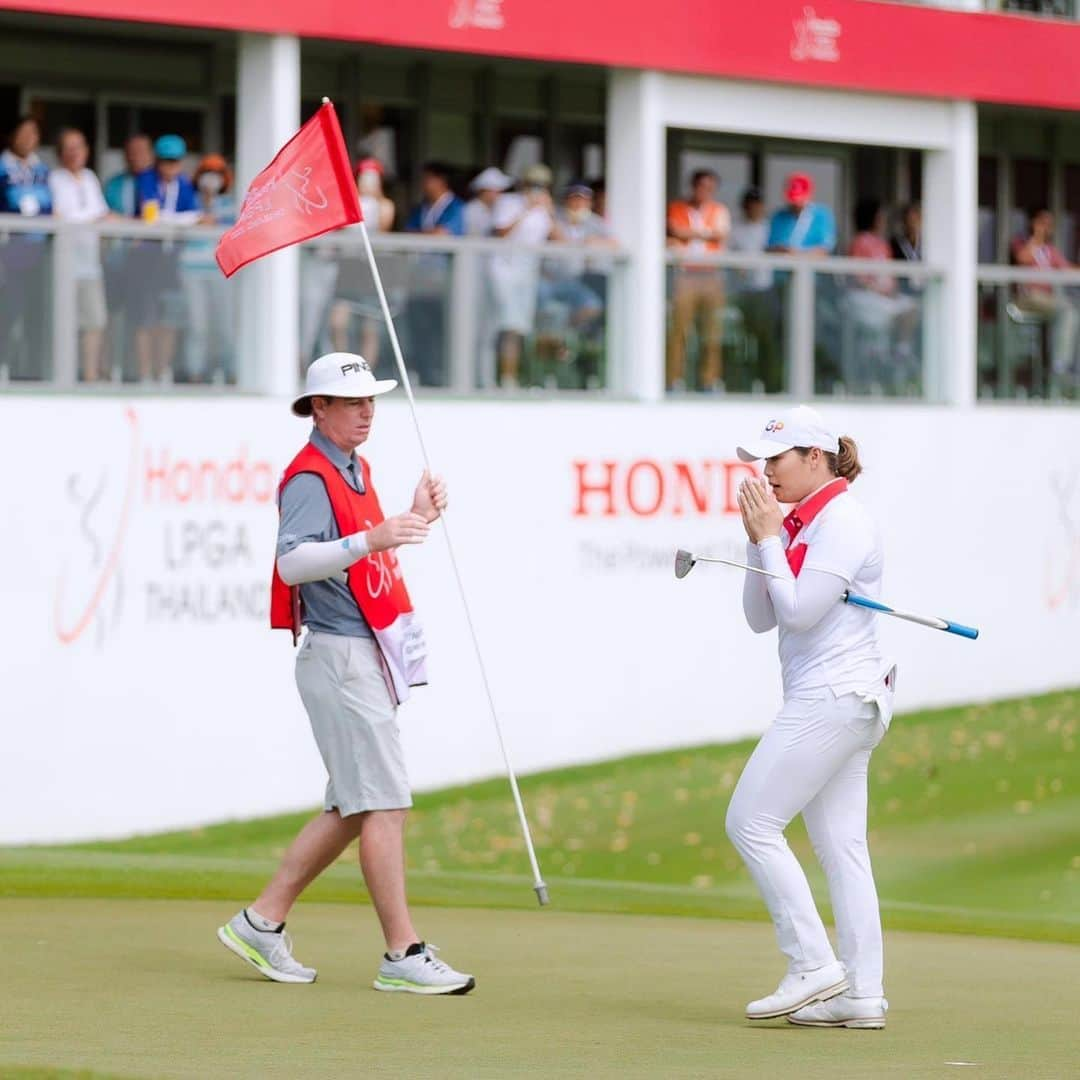 アリヤ・ジュタヌガーンのインスタグラム：「Thank you fans, families for making the Honda LPGA Thailand such a special week.  It was great to see all the old friends, fans and families out in full force to support us.  We are so grateful to all the volunteers and staff from Movenpick and Siam Country Club going the extra mile to ensure that we had a great experience. We look forward to returning in 2024 and Honda thank you once again for believing in women’s golf!!」