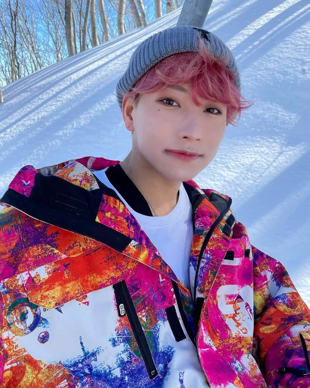 白金倫太郎さんのインスタグラム写真 - (白金倫太郎Instagram)「今シーズン初のスノボ行ってきたよ🏂 ゲレンデマジック起こせてる？？  2前目のヒートテック出てるのは気にしないで💦 ・ ・  #スノボ  #ゲレンデ」2月28日 20時06分 - 7min__rintaro