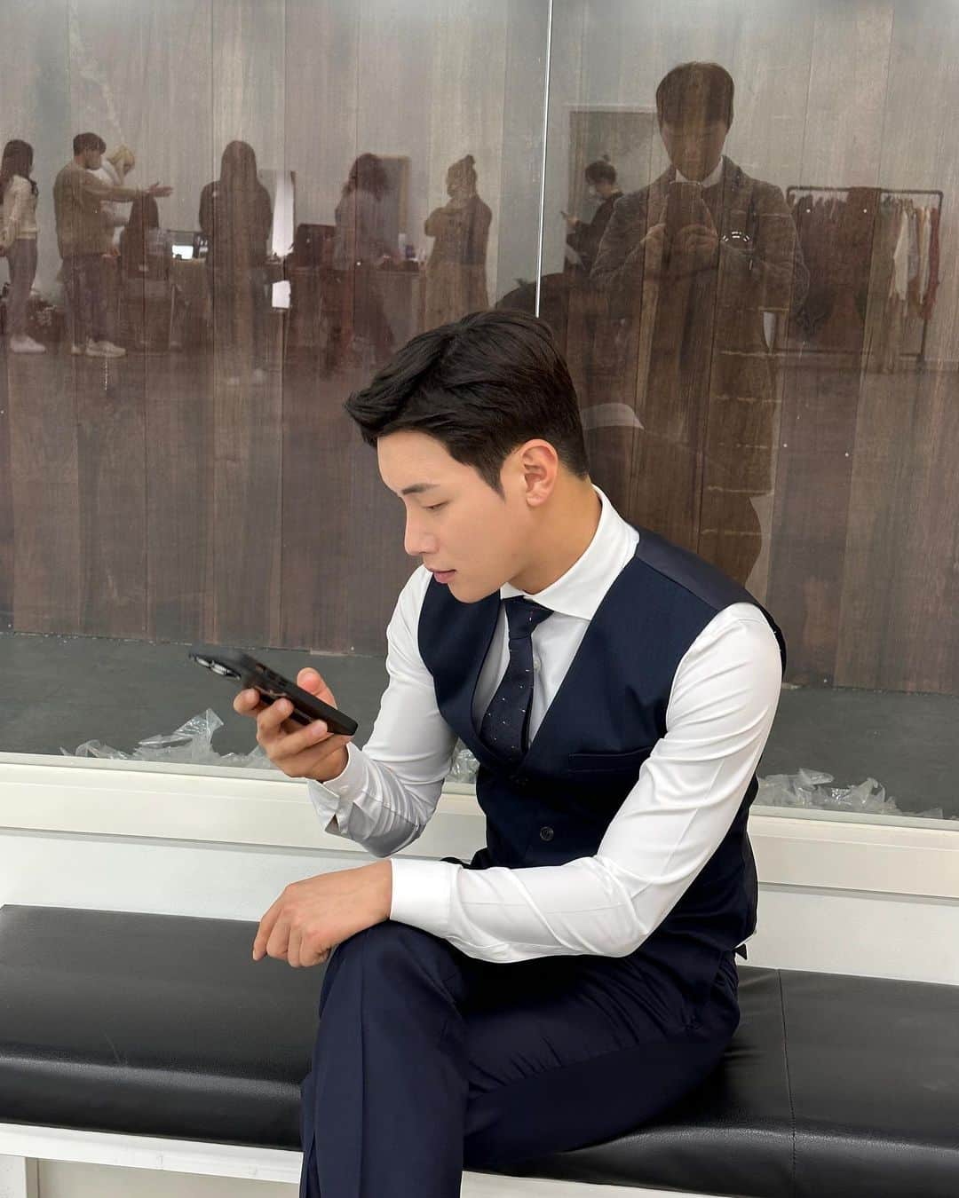 Lee Si-gangのインスタグラム：「남자는수트지🕴  男らしい？🕴」
