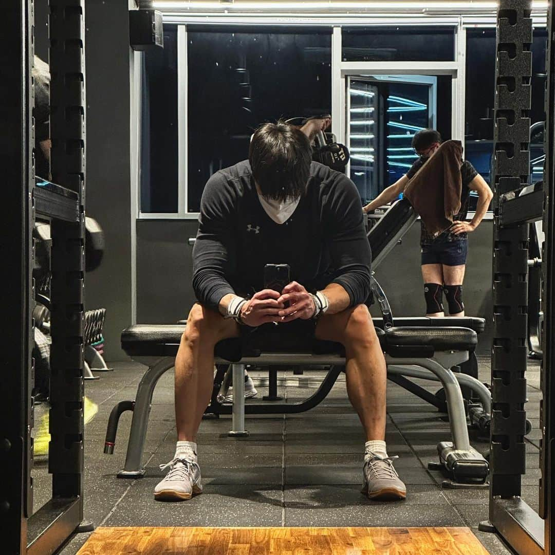 イ・ジェユンのインスタグラム：「Back on the grind 🏋🏻 #backday」