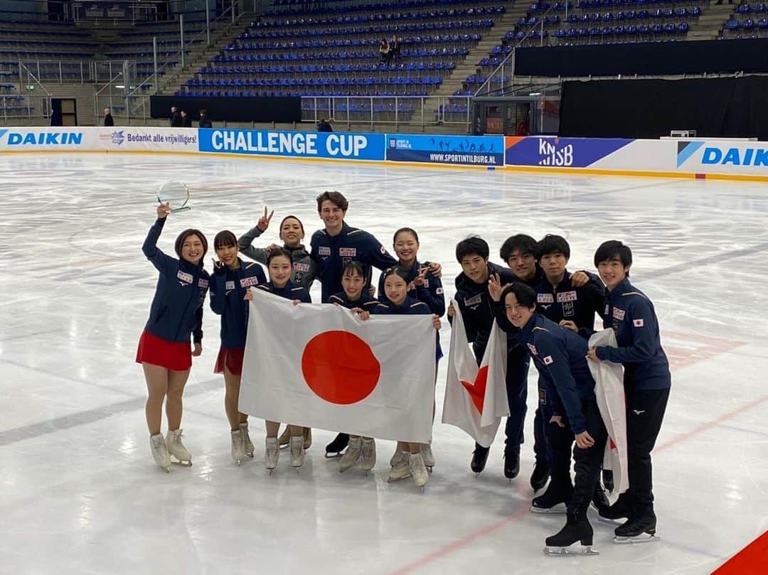 河辺愛菜のインスタグラム：「チャレンジカップ ありがとうございました‼︎ 現地でもたくさんの方が応援してくださってとっても嬉しかったです‼︎🫶  メダルがチューリップの形で可愛かった〜🫶  今シーズンラストの試合に向けてまた頑張ります❤️‍🔥」