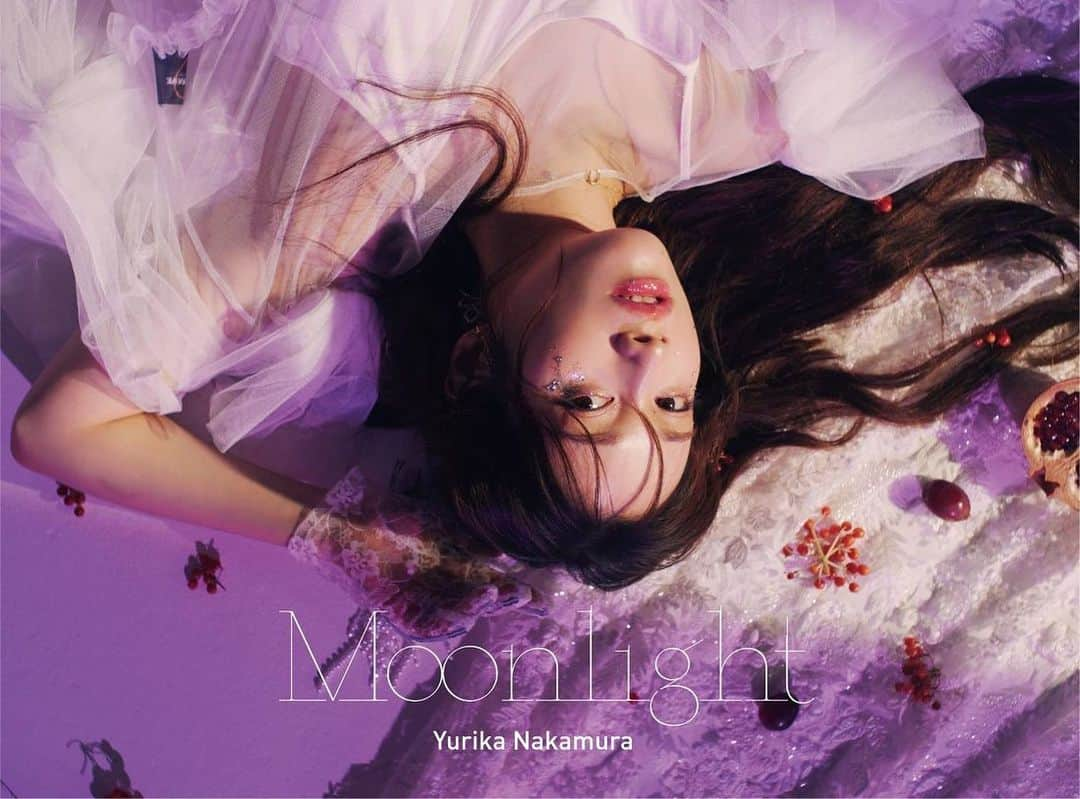 CHIHIROのインスタグラム：「楽曲提供お知らせ🎉  中村ゆりか  @yurikanakamura_official  1st EP『 Moonlight』 3/1 Release  1.浮ついたHeart 2.Lovely Baby 3.分かっていても 4.Possitive  月の光がそっと照らすように 音楽でみんなの恋や毎日に光を照らせたら... そんなメッセージで作詞作曲しました🌙  繊細で優しくて落ち着く ゆりちゃんの声は本当に素敵で。 『分かっていても』と『Possitive』は 特にマッチしてる気がします。  明日発売。聞いてみてくださいね！  今日はベストアルバムのキャンペーンのプレゼントの チェキを撮ったり動画やカードも撮りました。 近いうちに応募してくれたみなさんの元に届く予定🖤  今年は楽曲提供のお知らせが増えてきます！ 素敵な曲になるように頑張るので 作家活動も見守っててね🤍  もちろん新曲もお楽しみに😌」